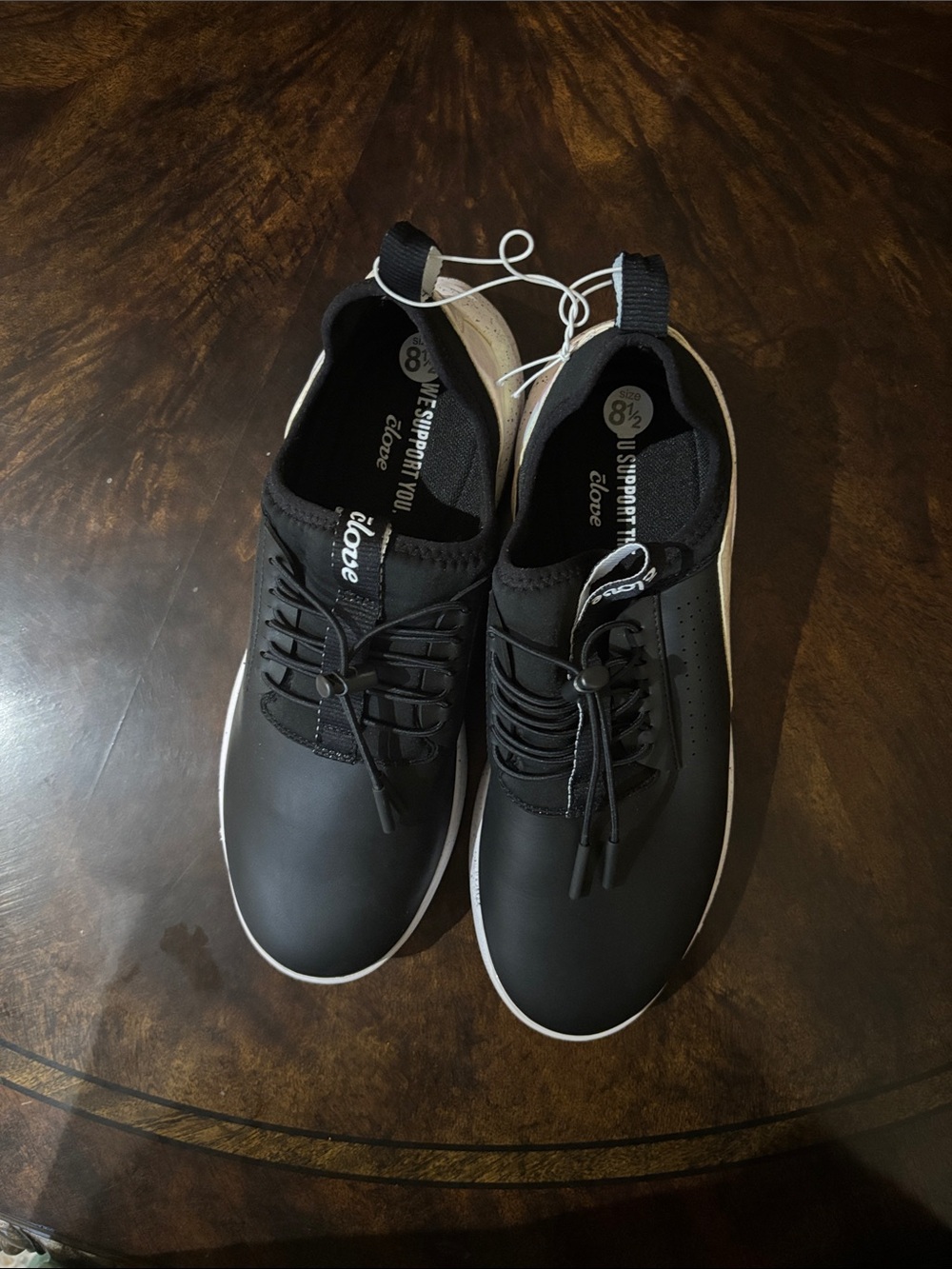 Clove Unisex Black Casual Lace-Up Sneakers